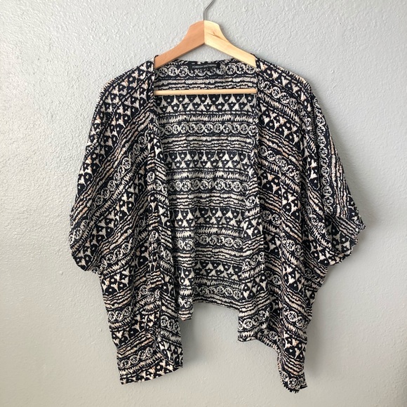 ☀️Foreign Exchange Black White Aztec Wrap Kimono - Picture 1 of 7